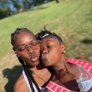 Meet your Posher, Dominique